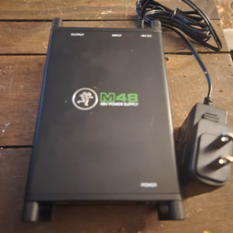 Mackie M48 48-Volt Phantom Power Supply