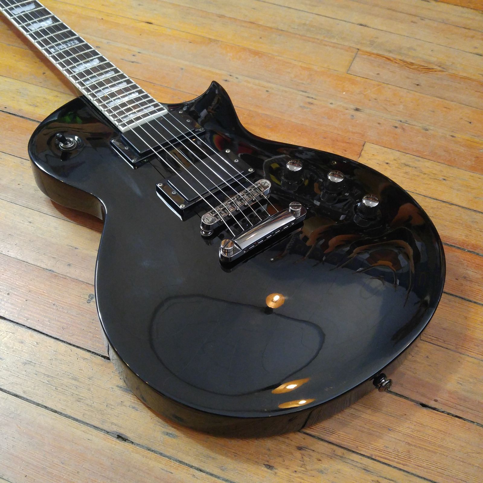 LTD EC-330 エレキギターブラック　レスポールタイプESP LTD EC-330 Black (2012) - Guitar Compare