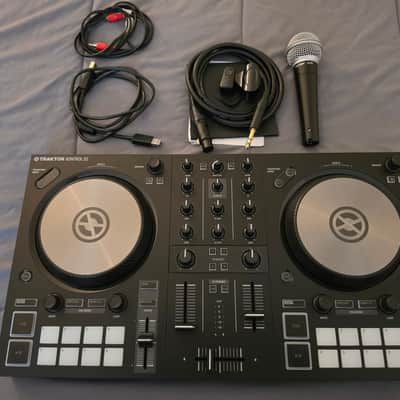 Native Instruments Traktor Kontrol S2 MK3 2018 - Black image 1