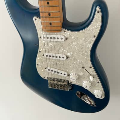Fender Highway one Stratocaster with maple Fretboard 2003 - Sapphire Blue Transparent image 4