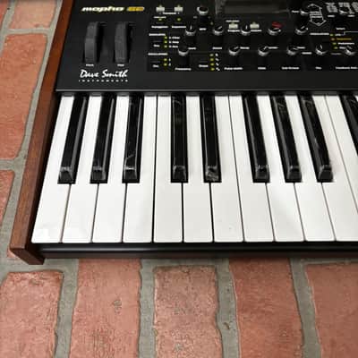 Dave Smith Instruments Mopho SE 42-Key Monophonic Synthesizer 2014 - 2016 - Black with Wood Sides image 3