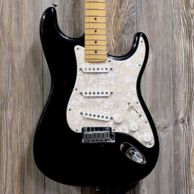 Fender American Series Stratocaster with Maple Fretboard 2000 - 2007 - Black image 1