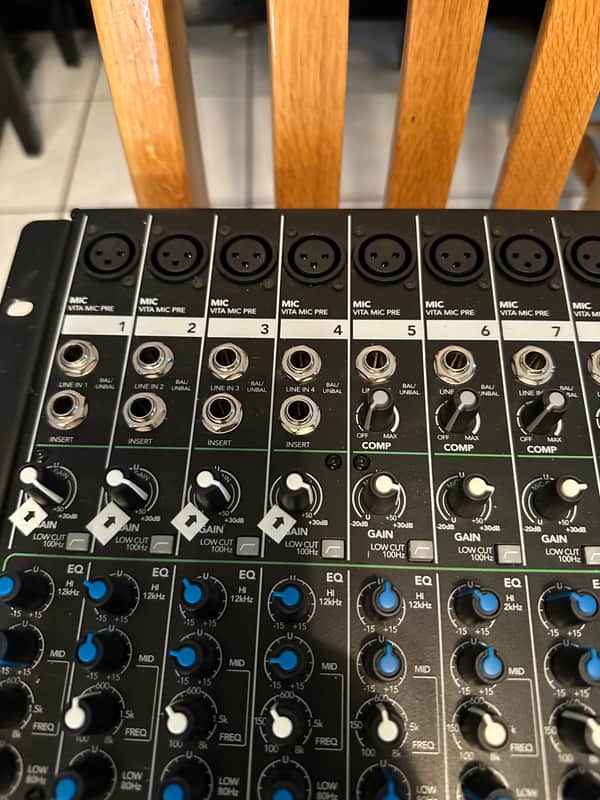 Mackie ProFX16v2 16-Channel 4-Bus Effects Mixer 2015 - 2019 - Black image 1