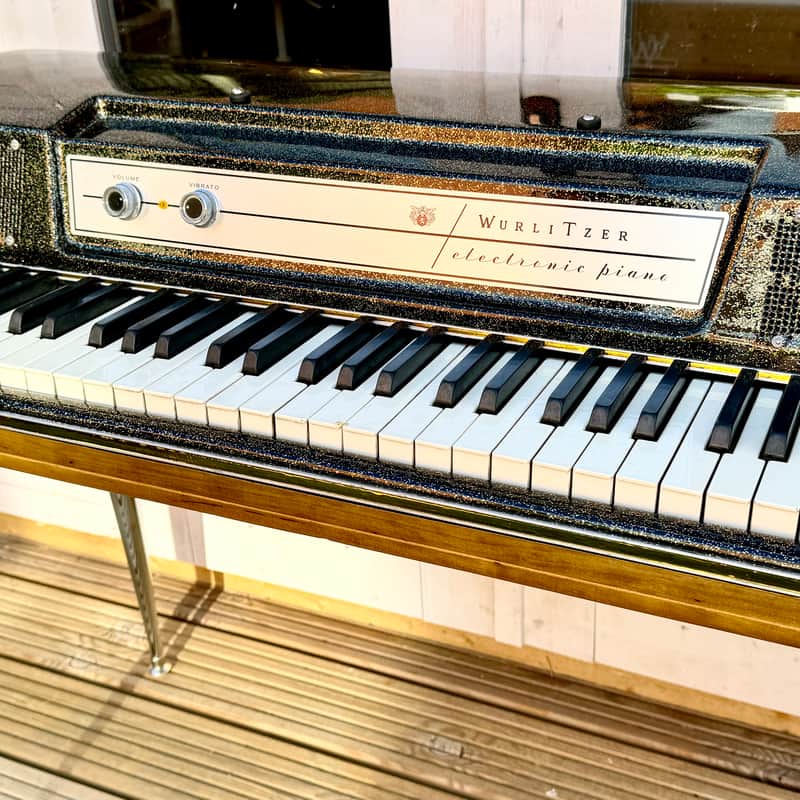 1974 – 1983 Wurlitzer 200A 64-Key Electric Piano Black