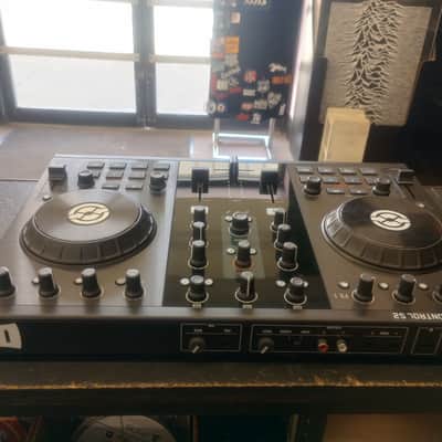 Native Instruments Traktor Kontrol S2 2010s - Black image 2