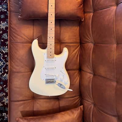 Fender Eric Clapton Artist Series Stratocaster with Vintage Noiseless Pickups 2001 - Present Olympic White image 2
