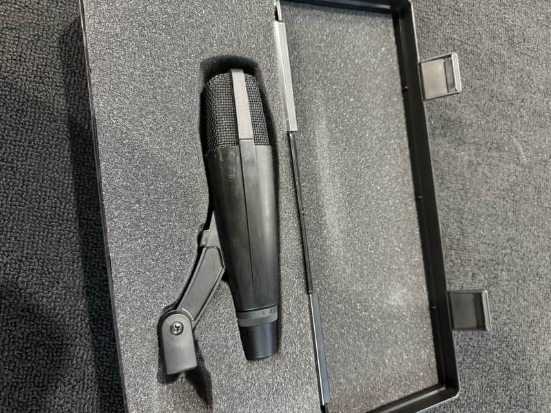 Sennheiser MD 421 II Cardioid Dynamic Microphone image 1