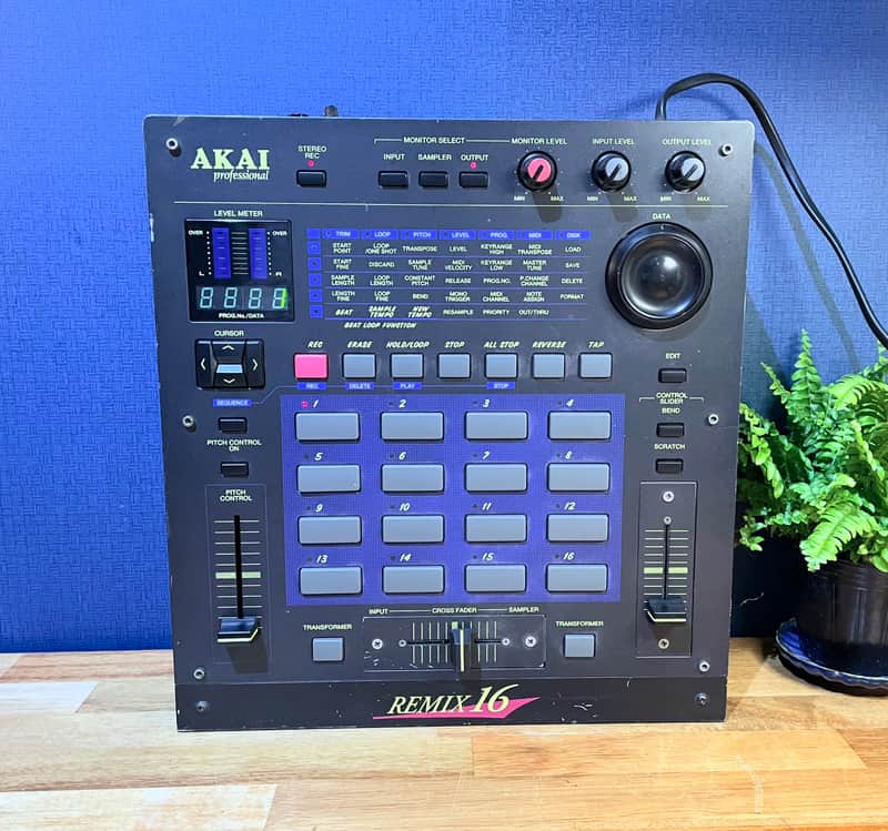 Akai Remix 16 Phrase Sampler / DJ Mixer & Sequencer Maxed 16MB RAM