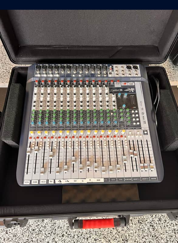 Soundcraft Signature 16 Compact 16-Channel Analog Mixer w/ Effects