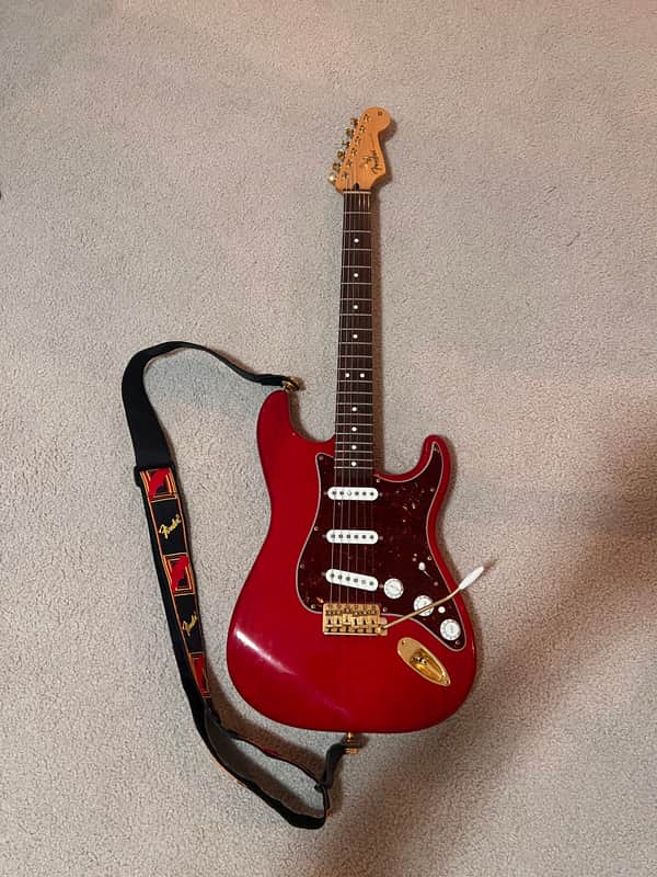 Fender Deluxe Players Stratocaster with Rosewood Fretboard 2005 - 2016 - Crimson Red Transparent