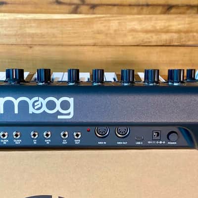 Moog Messenger 32-Key Monophonic Synthesizer - Black image 3