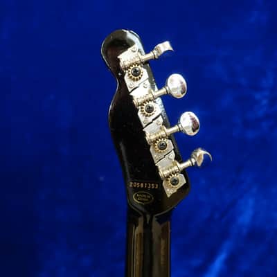 Mahalo TC Ukulele Electric With Cover - White image 4