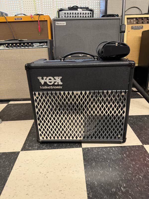 Vox Valvetronix AD30VT 30-Watt 1x10 Modeling Guitar Combo