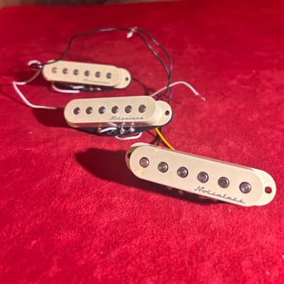 Fender 099-2115-000 Vintage Noiseless Stratocaster Pickup Set 2010s - Aged White image 1