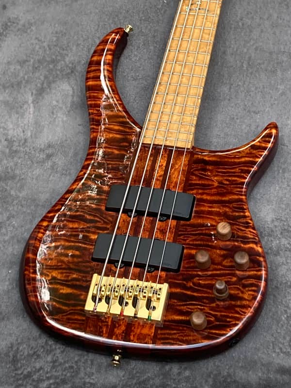 PEAVEY Cirrus ベース ルビーレッド（Made in USA） PEAVEY Cirrus