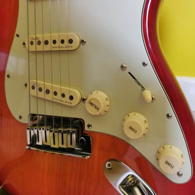 Fender American Elite Stratocaster RW Aged Cherry Burst image 7