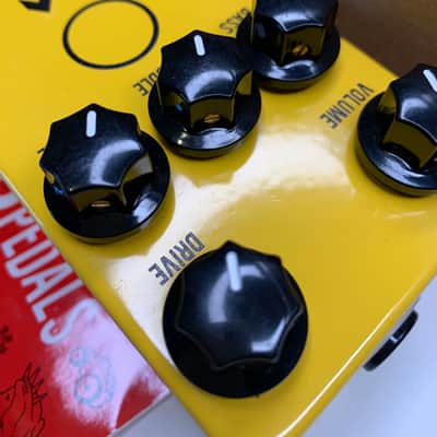 JHS Charlie Brown V4 2016 - Present - Yellow image 7