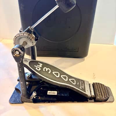 DW 3000 Series Single Bass Drum Pedal DWCP3000 Dual Chain with Hard Case. Note: Case does not latch on. image 4