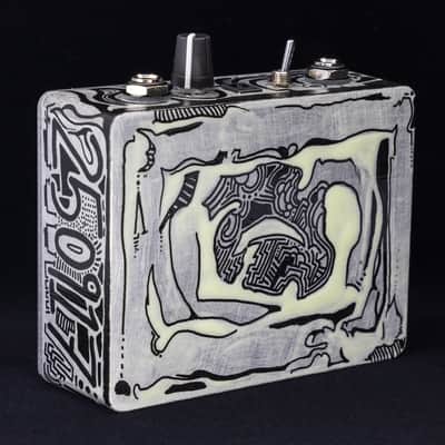 Fuzz Preamp - The Ruthie: Monochrome+Glow Edition - Serial 250917 image 2
