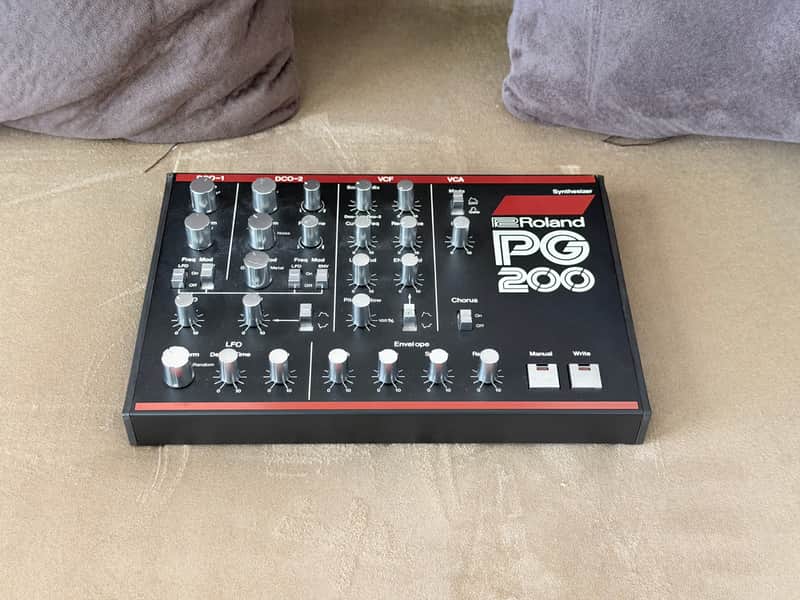 Roland PG-200 Synthesizer Programmer | Reverb Canada