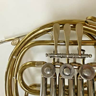 Very Clean Used Holton H602 Single F French Horn in Yellow Brass, Lacquered; with Case,Mouthpiece image 4
