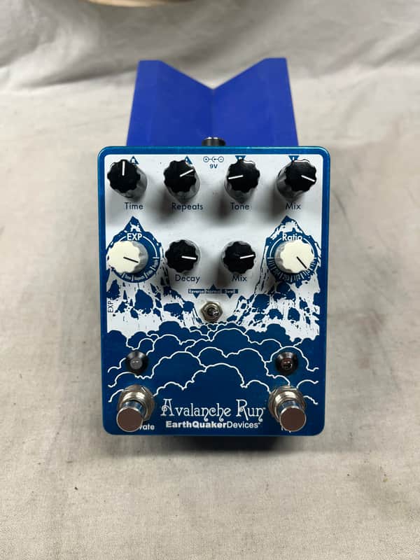 EarthQuaker Devices Avalanche Run v1 Delay & Reverb Pedal with Box