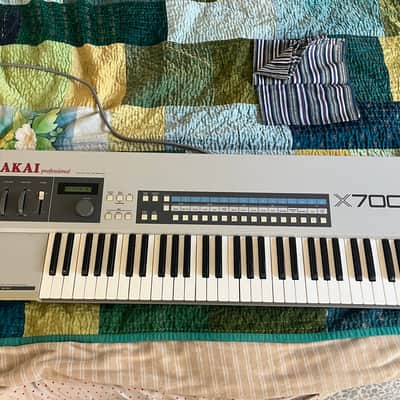 Akai X7000 Sampling Keyboard with Gotek USB drive