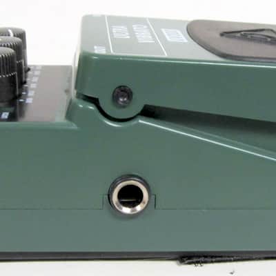Used Behringer UV300 Ultra Vibrato Pedal VGC image 4