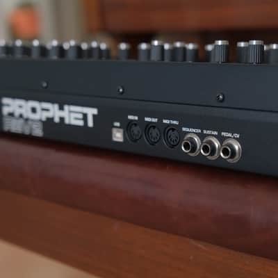 Sequential Prophet Rev2 61-Key 8-Voice Polyphonic Synthesizer 2018 - Present - Black with Wood Sides Bild 5
