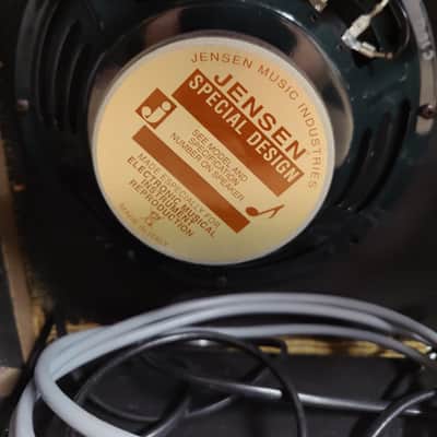 Fender '63 Vibroverb Reissue 40-Watt 2x10" Guitar Combo 1990 - 1995 - Brown Tolex image 8