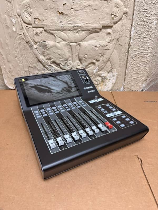 Yamaha DM3 Standard 22-Channel Digital Mixing Console image 1