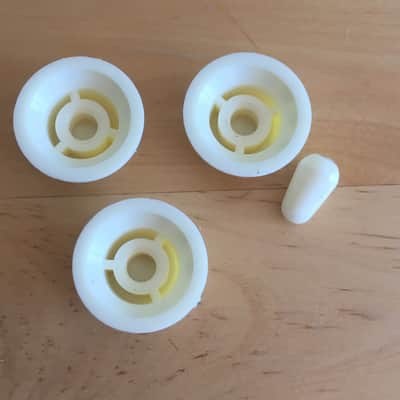 Fender American Vintage White Green Font Reissue Strat 3 Knobs Complete Set + Tip Pale Mint image 10