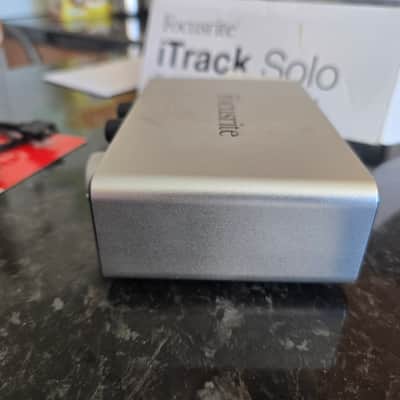 Focusrite iTrack Solo Lightning Audio Interface 2010s - Silver imagen 7