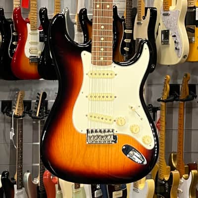 Fender   Stratocaster Classic 60 Sunburst 2017 image 1