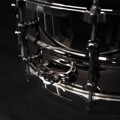 Ludwig 5.5" x 14" Universal Brass Snare Drum, Black Nickel Hardware image 4