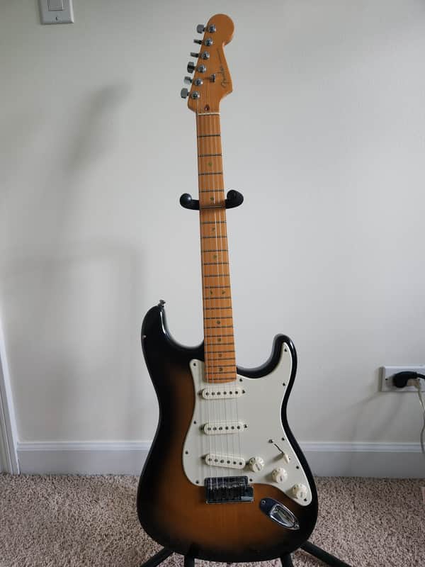 Fender American Deluxe Stratocaster with Maple Fretboard 2004 - 2-Color Sunburst image 1