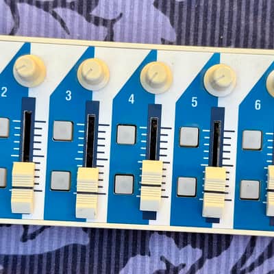 Korg nanoKONTROL USB MIDI Control Surface 2008 - 2011 - White / Blue image 2