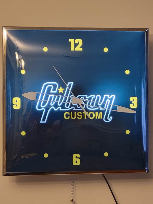 Gibson Guitars Custom Shop Dealer Style Light-Up Clock Killer Cool Man Cave/Garage Item image 1