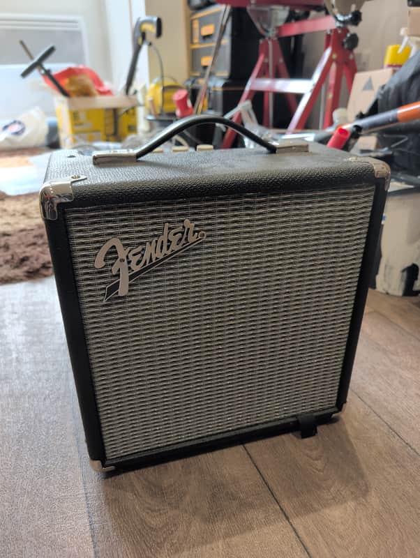 Fender Rumble 15 V3 15-Watt 1x8" Bass Combo