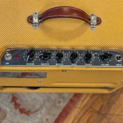 Fender Blues Junior III Ltd. Ed. Lacquered Tweed 15 Watt 1x12" Guitar Amplifier image 4