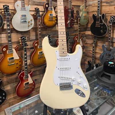 Fender Eric Clapton Artist Series Stratocaster with Vintage Noiseless Pickups 2001 - Present - Olympic White image 6