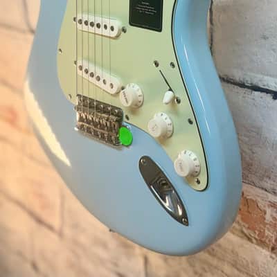 Fender Limited Edition Vintera II Road Worn '60s Stratocaster -- Sonic Blue image 4