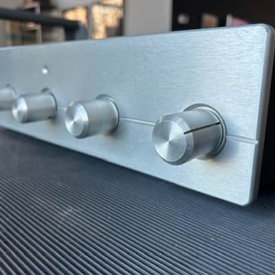 Golden Tube by Solo Electronics SE 40 Amp & Sep 1 Pre Amp 2000 approximately - Black & Silver image 2