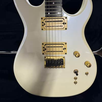 Carvin Guitar Unknown - White image 1