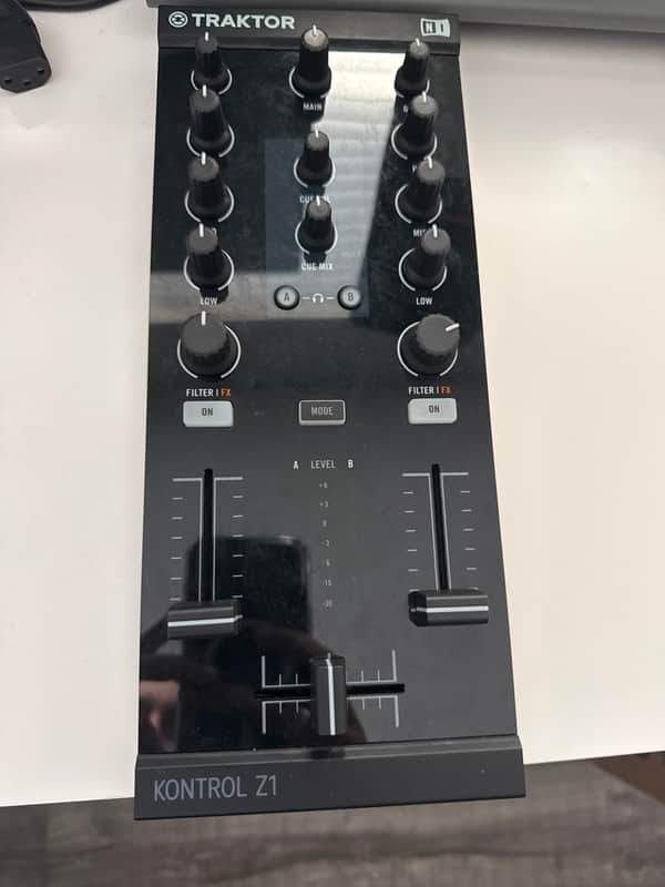 Native Instruments Traktor Kontrol Z1 2010s - Black image 1