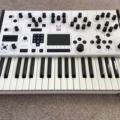 Modal Electronics 001 Hybrid Digital / Analog 2-Voice Synthesizer 2010s - White image 8