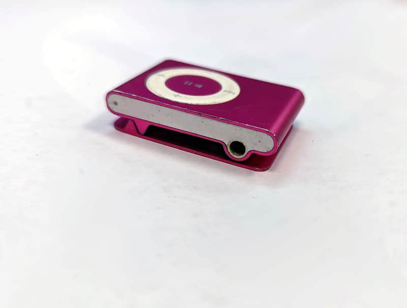 APPLE SHUFFLE IPOD BLUE A1204 NO 2125 W CHARGING DOCK 2ND GENERATION MP3 PLAYER