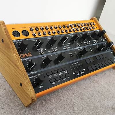 Behringer Crave Edge or Splice Solid Oak Dual Angle Stand