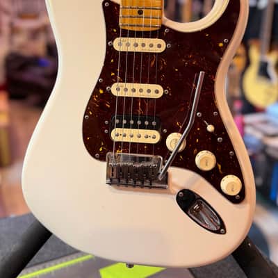 Fender American Ultra Stratocaster HSS 2021 - Arctic Pearl image 1