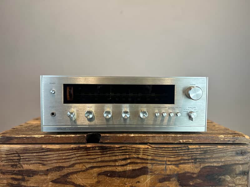 Hitachi HR-600 Silverface Vintage Hi-Fi Receiver (1971) image 1